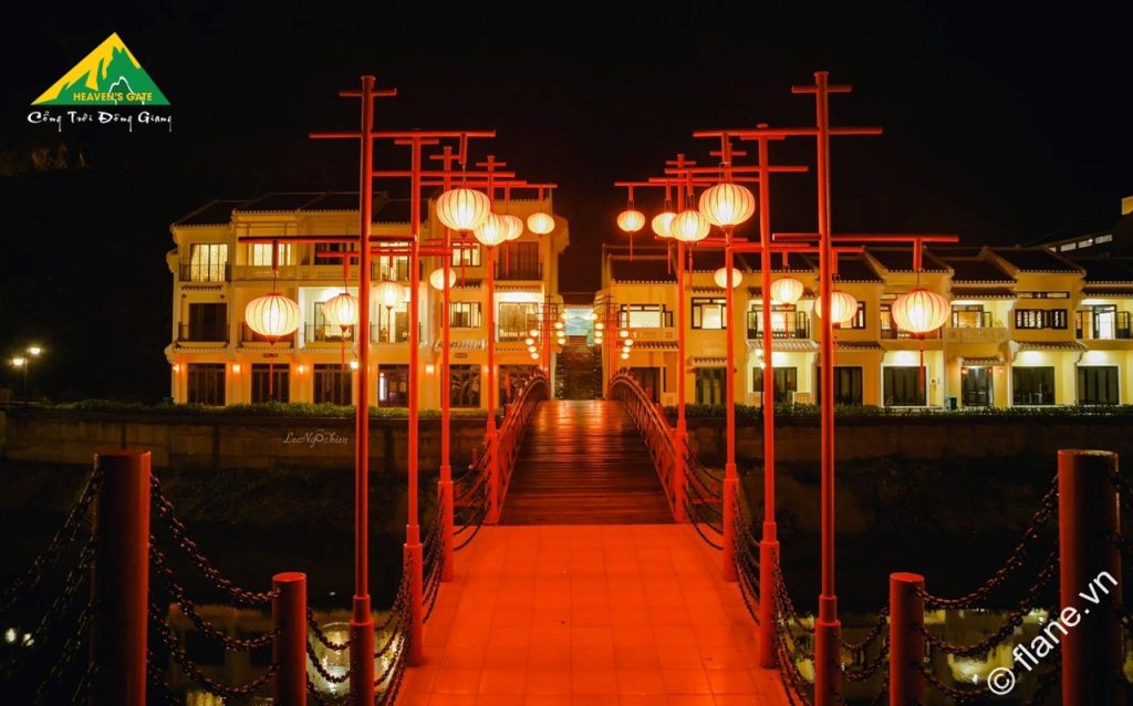 Một góc về đêm của khu du lịch Cổng Trời Đông Giang