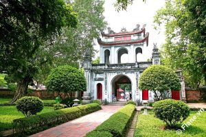 Quan cảnh bên trong Văn Miếu