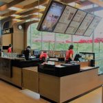 Quầy Highland Coffee bên trong sân bay Nội Bài