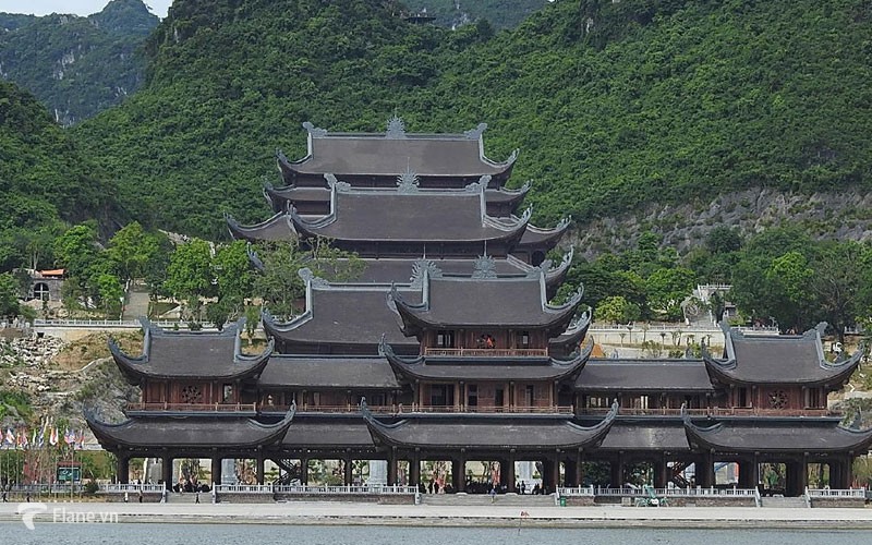 Du lịch chùa Tam Chúc khám phá ý nghĩa ngôi chùa