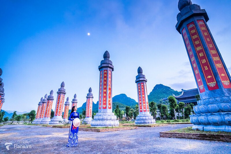 Du lịch Tam Chúc check - in vườn Cột Kinh