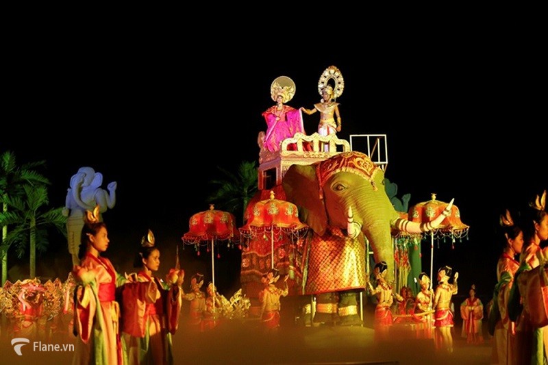 Show Ký ức Hội An với màn rước dâu bằng voi độc đáo
