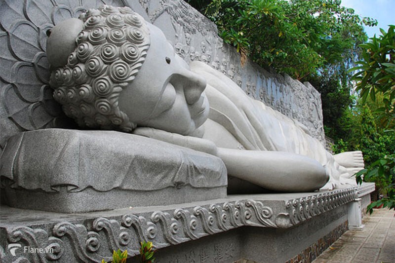 Phật Tổ Nhập Niết Bàn độc đáo dài 17m