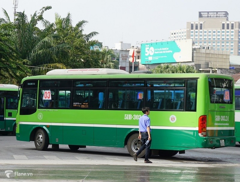 Xe bus luôn có sẵn tại phố đi bộ