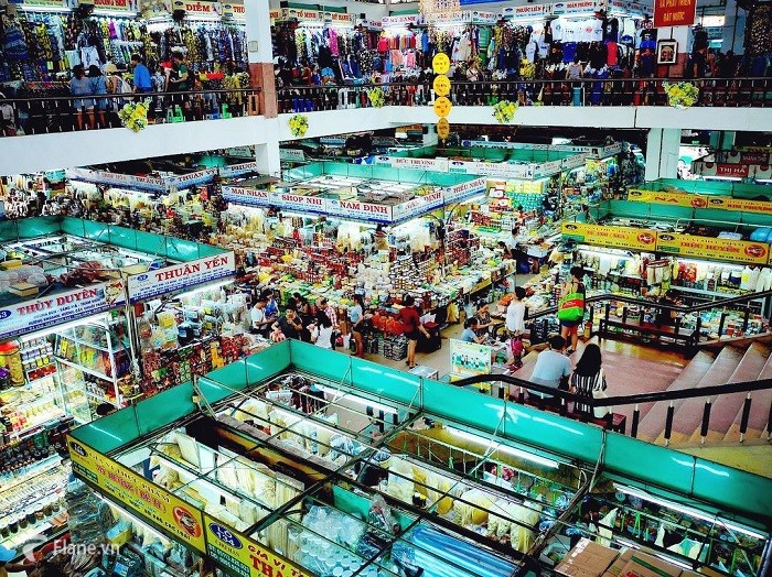 Chợ Hàn bán đa dạng  nhiều loại hàng hóa 