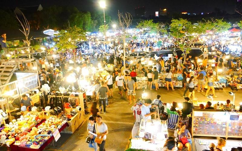 Khu chợ đông đúc về đêm Nha Trang