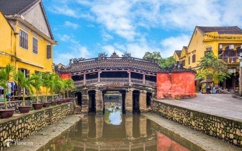 chùa Cầu mang đậm nét kiến trúc Việt Nhật