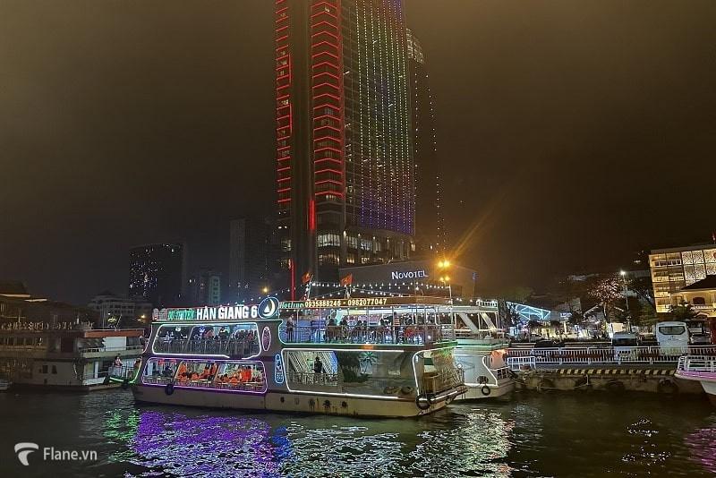 Du thuyền sông hàn về đêm ngắm Đà nẵng