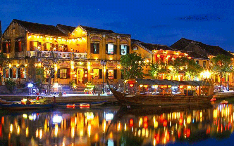 Nhà hàng nằm bên dòng sông Thu Bồn xinh đẹp