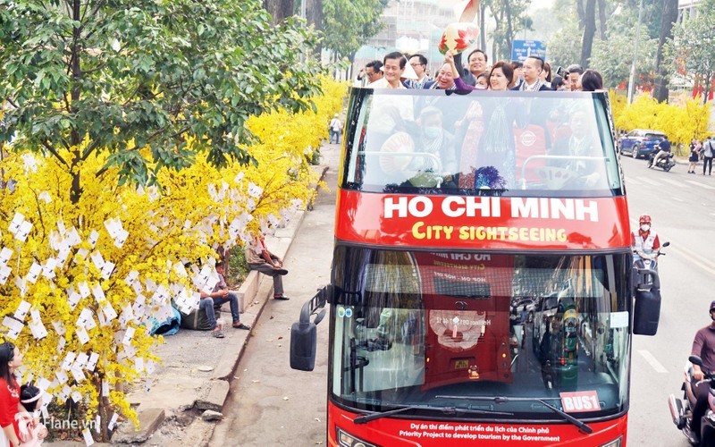 Mua vé xe buýt 2 tầng Hồ Chí Minh mang đến mọi ngõ ngách của thành phố