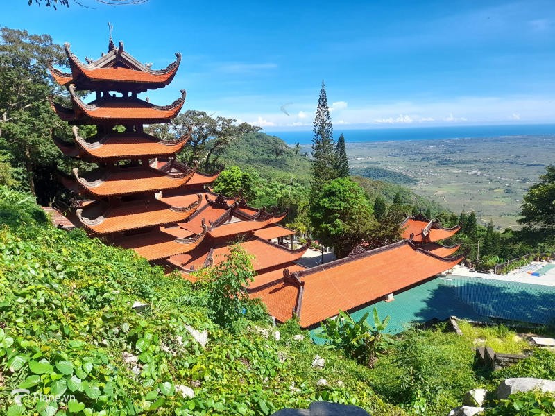 Kiến trúc ấn tượng của những công trình tâm linh tại núi Tà Cú