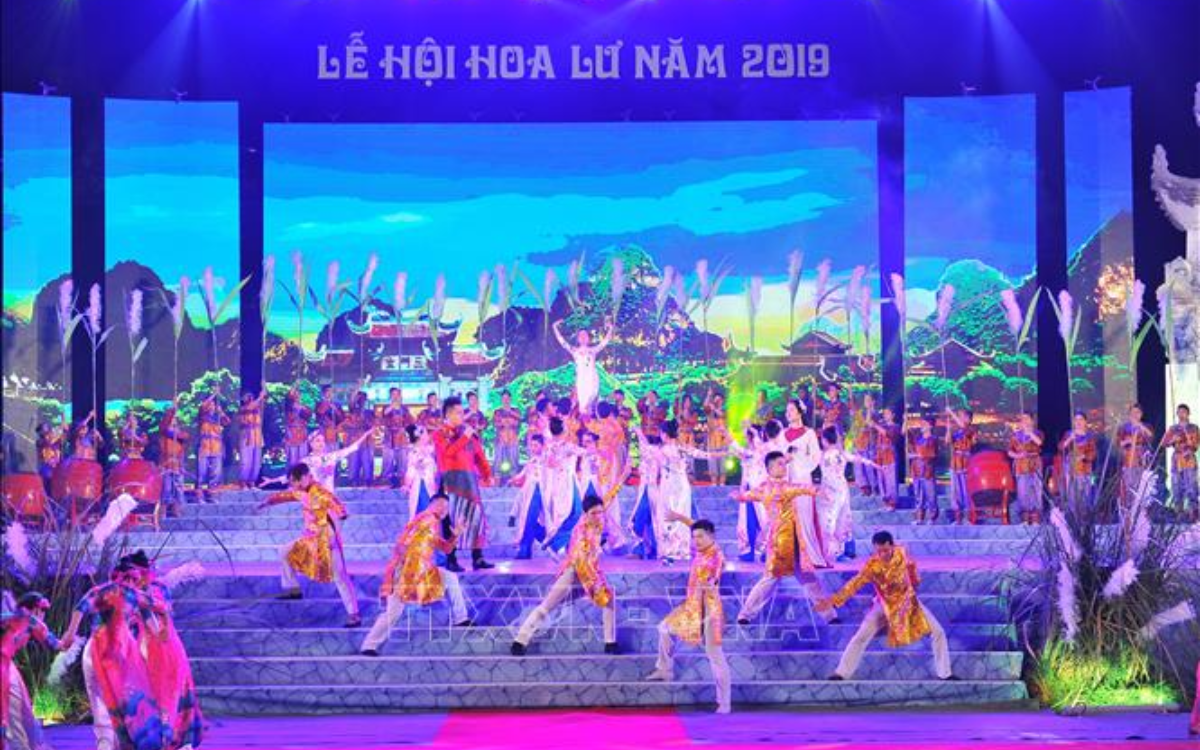 Tham gia lễ hội Cố Đô khi du lịch Ninh Bình 2 ngày 1 đêm