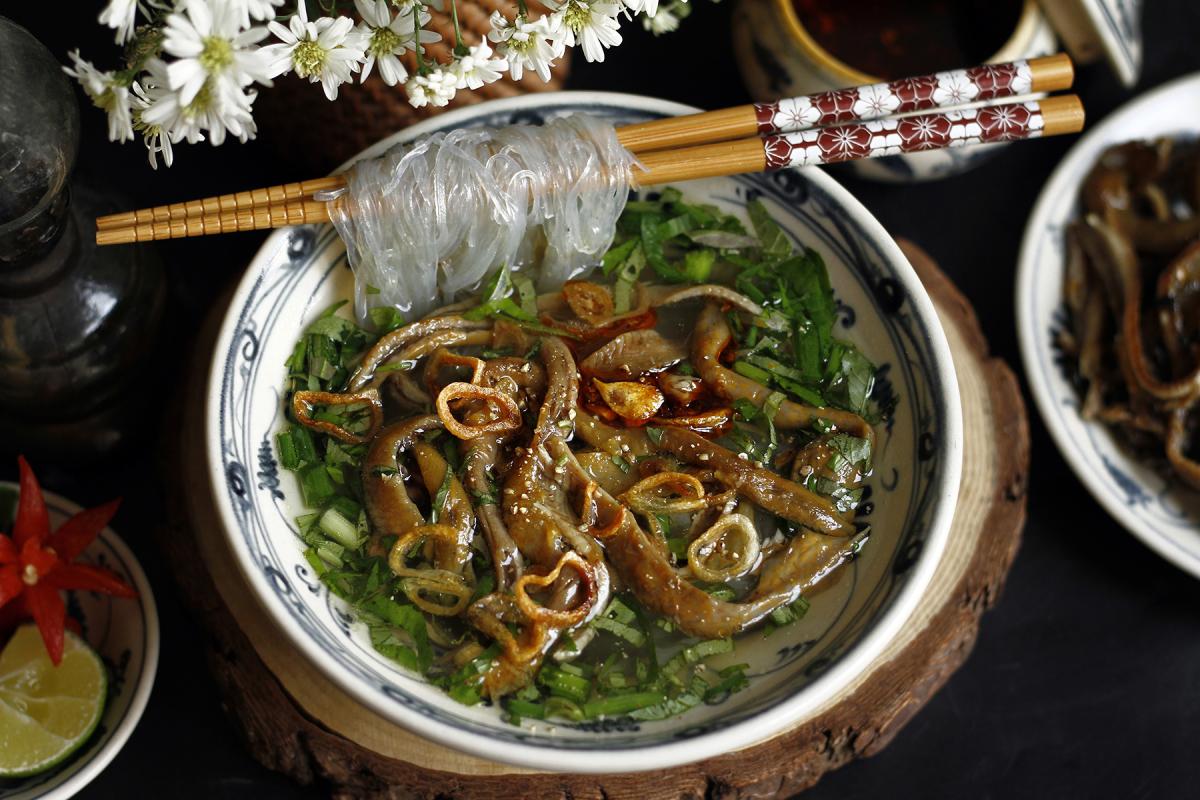 Thưởng thức ẩm thực dân dã Miến Lươn Ninh Bình 
