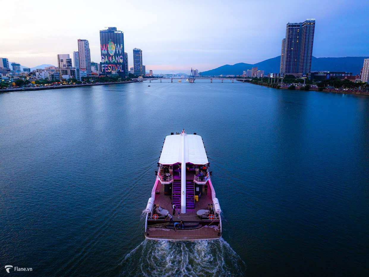 Du thuyền Podeidon Cruise